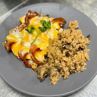 Grilled Chicken American Smothered Dinner